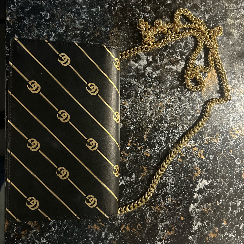 Worn twice. Gucci purse like brand new